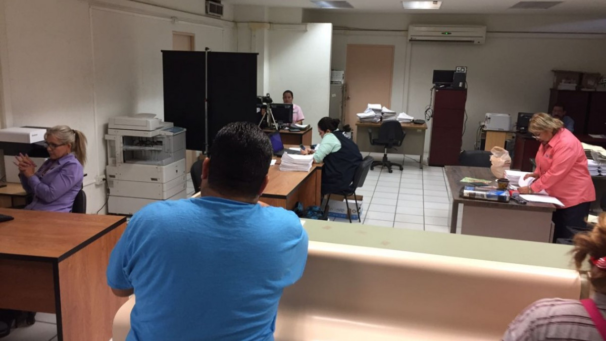 Retirarán a coyotes de oficina fiscal de Ciudad Madero