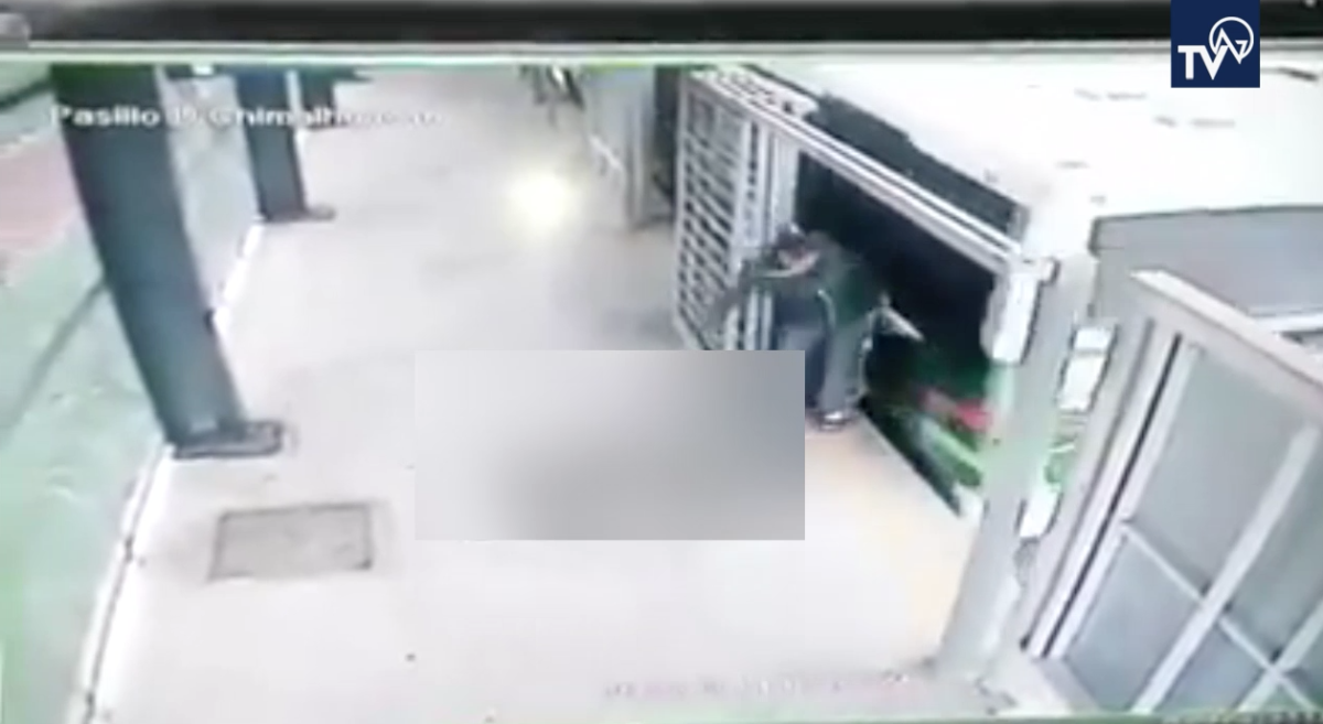 Milagro o mentira mujer es arrastrada por un Mexibús y comienza a caminar