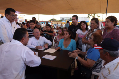 Escucha y atiende Jesús de la Garza a los habitantes de Villa Las Torres