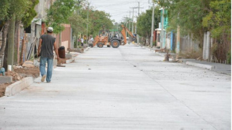 Contempla Maki 104 obras de pavimentación