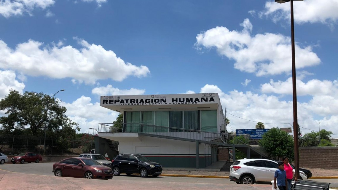 Cruzan 17 migrantes el río Bravo y son capturados por agentes de migración 