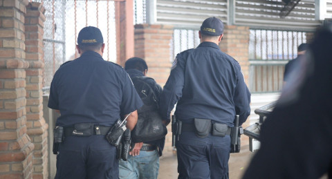 Detienen en puente de Progreso a ciudadano estadounidense acusado de violación de menor 