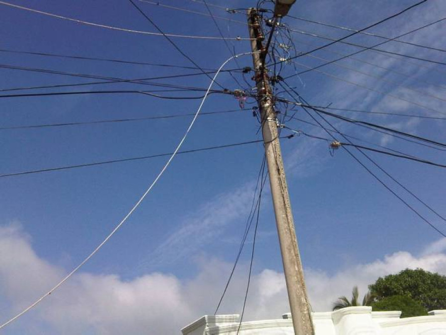 Deja electrocutado a varias colonias sin electricidad