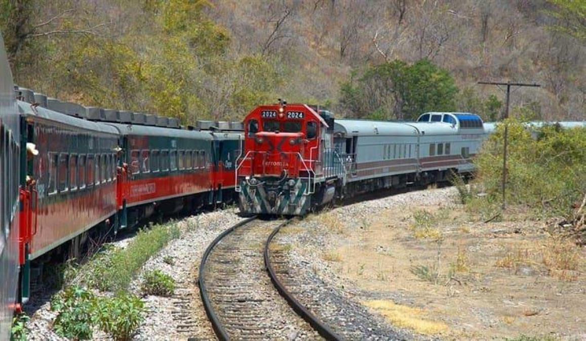 Espera AMLO tener en noviembre propuesta para usar vías férreas para trenes de pasajeros