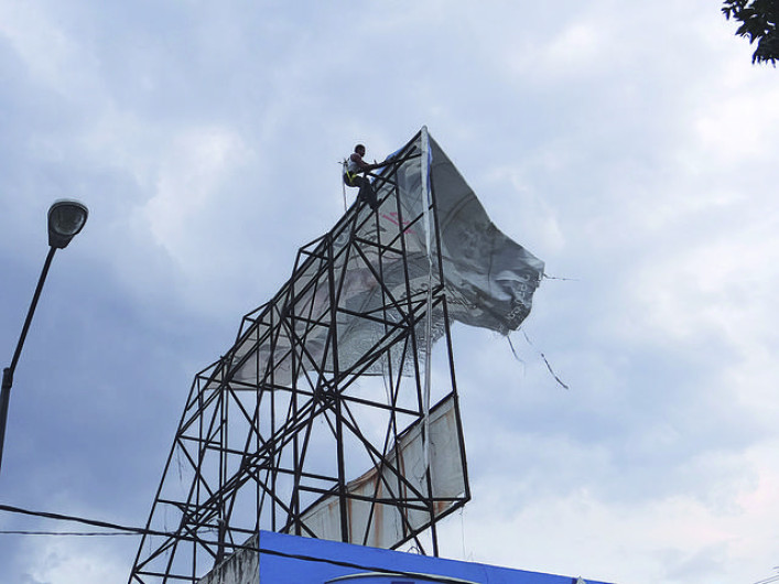 Retiran publicidad que no cuenta con permisos