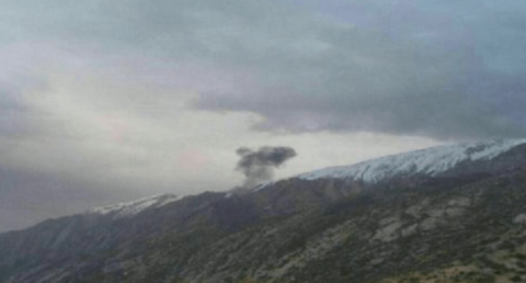 Avión se estrella en zona montañosa en Irán
