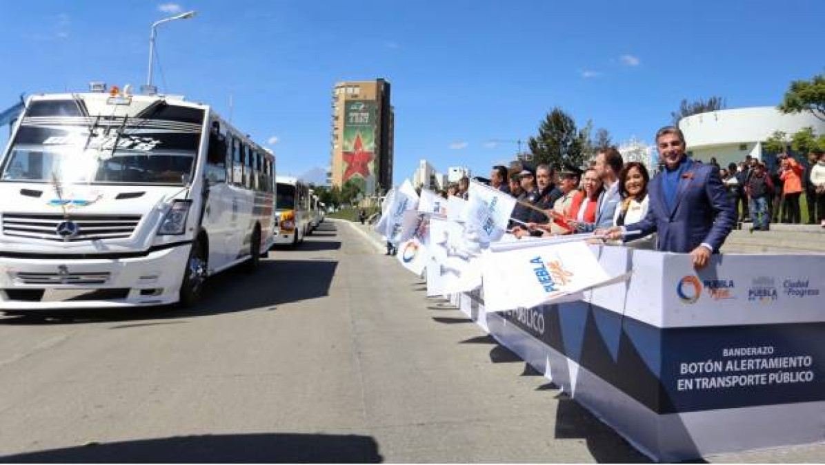Colocan botones de emergencia en transporte público de Puebla