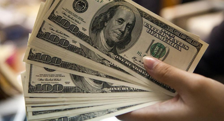 Dólar se vende en 18.22 pesos en el AICM