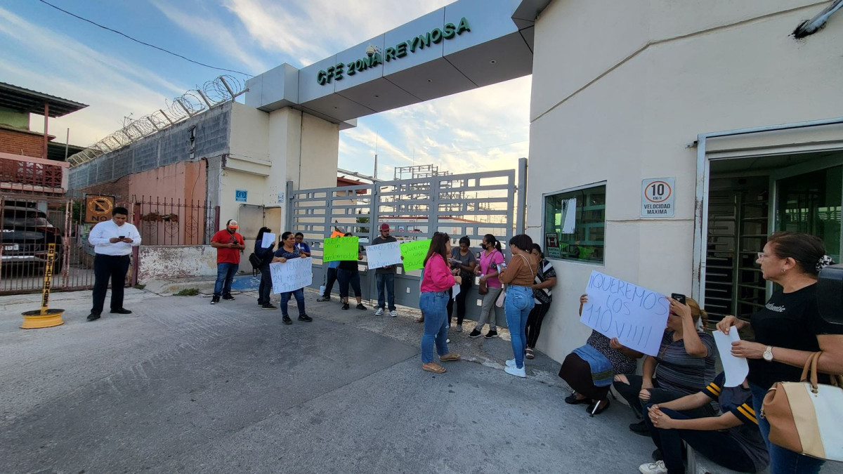 CFE atiende falla en colonia Arco Iris tras protesta y bloqueo