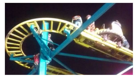 Por falla, quedan atrapados en montaña rusa de Monterrey