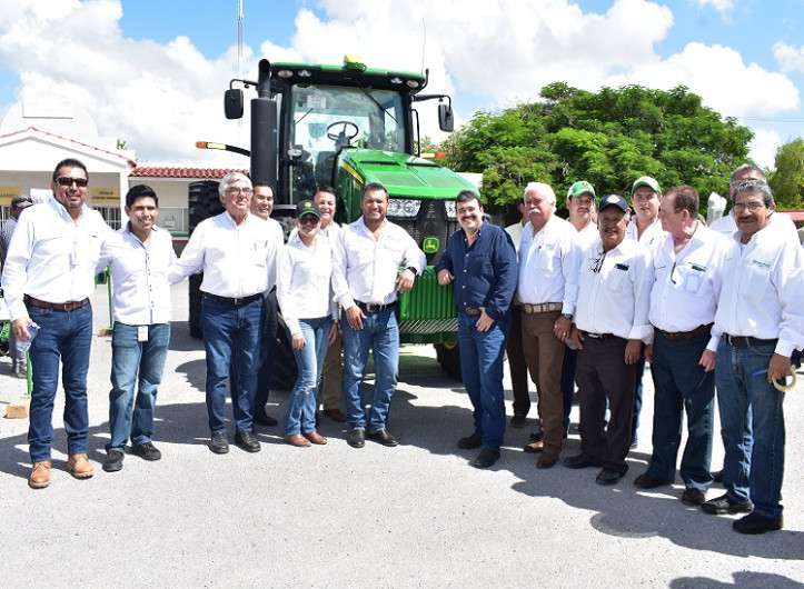 Gobierno fortalece a productores agrícolas con maquinaria 