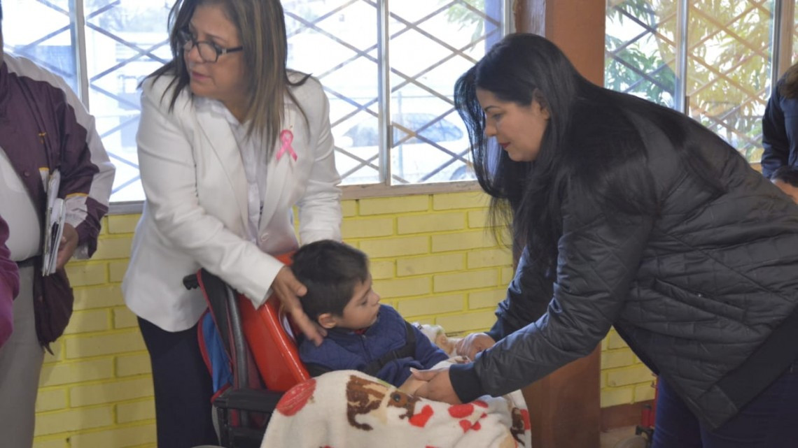 Presidenta del DIF entrega donación a comunidad escolar