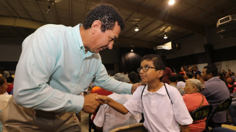 AMLO está cumpliendo con el pueblo, afirma  Mario López durante entrega de más de 2 mil 200 apoyos federales