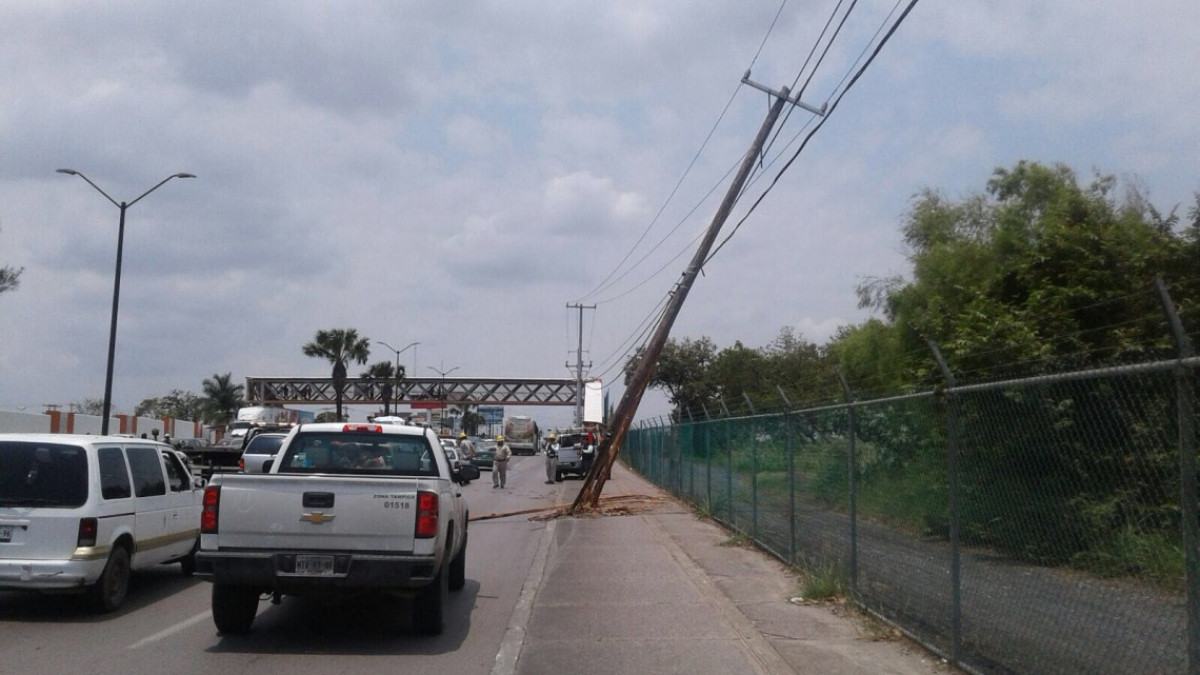 Fuerte choque frente a la UAT