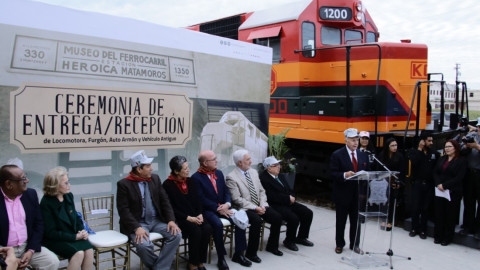 Entregan piezas históricas al Museo del Ferrocarril 