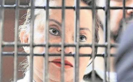 Hospitalizan a Elba Esther Gordillo tras desmayo