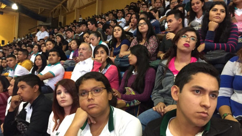 Mas de 5 mil jóvenes escucharon al conferencista Gabriel Nájera