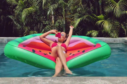 ¡Arrasando con la música! Danna Paola estrena “Sola” 