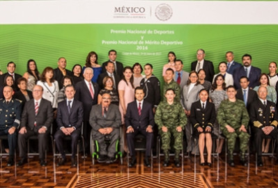 México enfrenta retos y sortea adversidades en unidad, afirma Peña Nieto