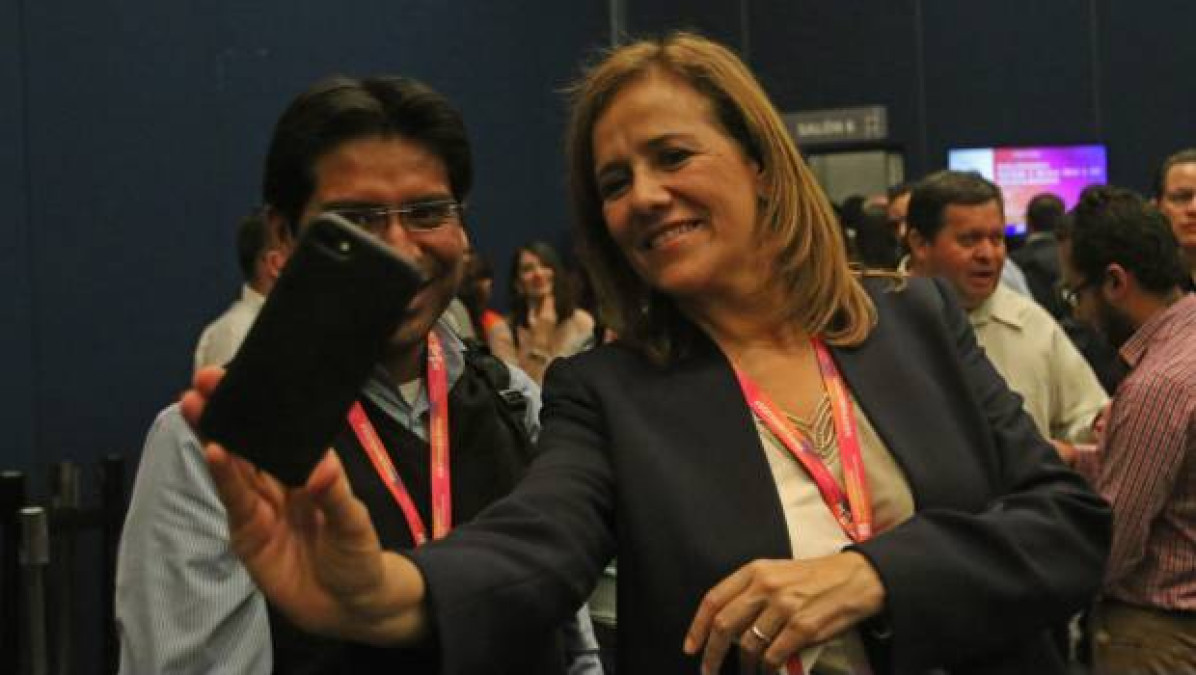 Margarita Zavala presume 700 mil firmas