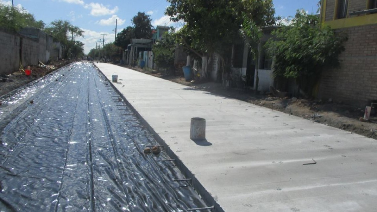 Realizan trabajos de pavimentación hidráulica