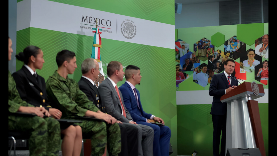 Entrega EPN reconocimiento Premio Nacional de Deportes 2016