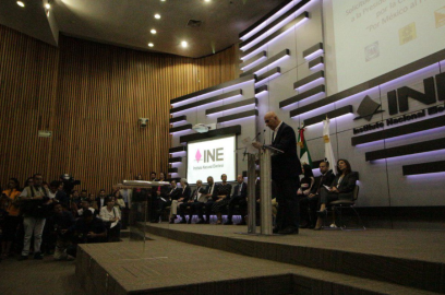 Anaya obtiene registro ante INE