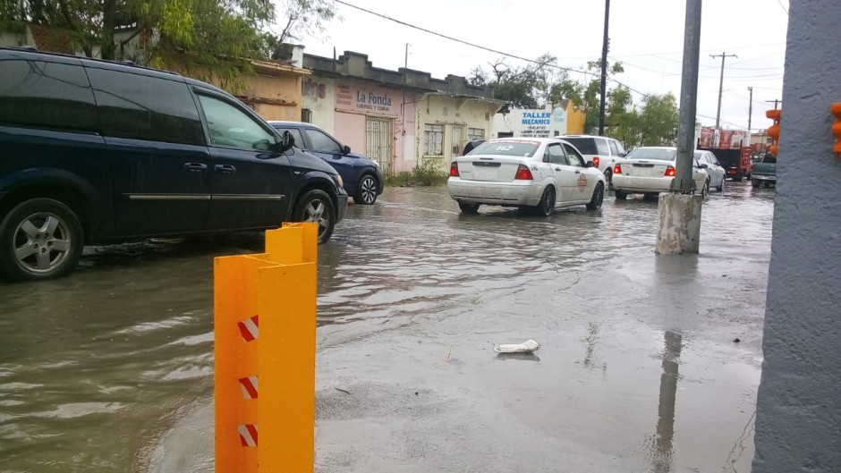 Lluvia causa encharcamientos y caos vehicular en Matamoros