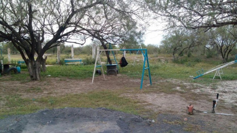 Realizan mantenimiento en plaza pública