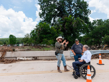 Aprueban asistencia federal para cinco condados más tras inundaciones en Texas