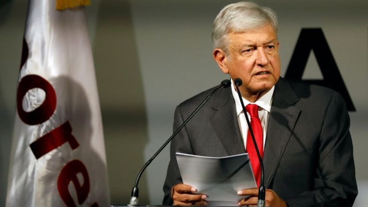 AMLO propone crear una constitución moral