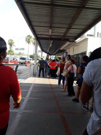 Usuarios del puente internacional reportan hasta dos horas de espera 