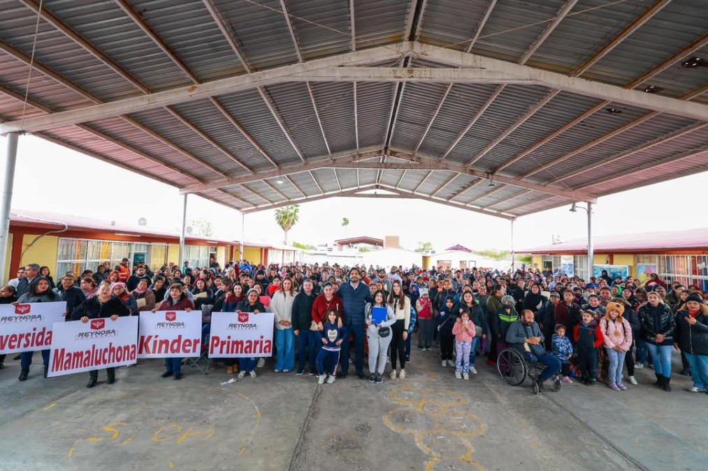 Entregó Alcalde Carlos Peña Ortiz Becas y apoyos para estudiantes, mamás luchonas y tazos dorados