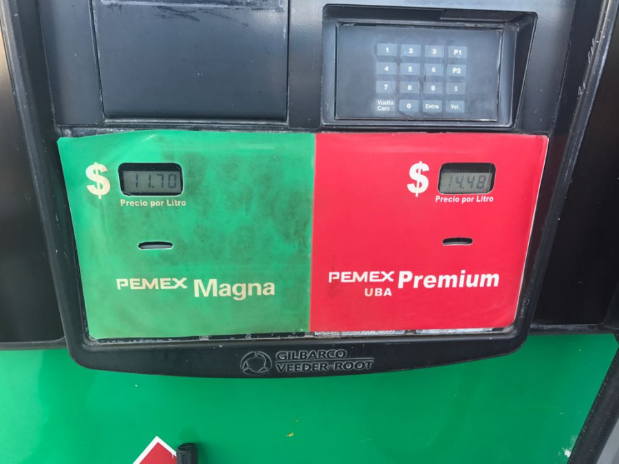 Bajan hasta dos centavos gasolinas en primer día de liberación