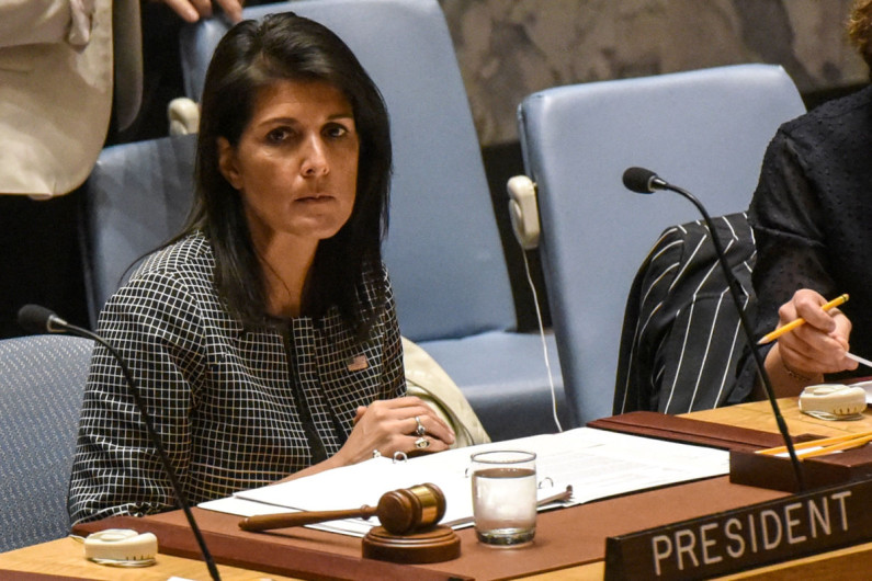 EU dice que Rusia debe distanciarse de Assad
