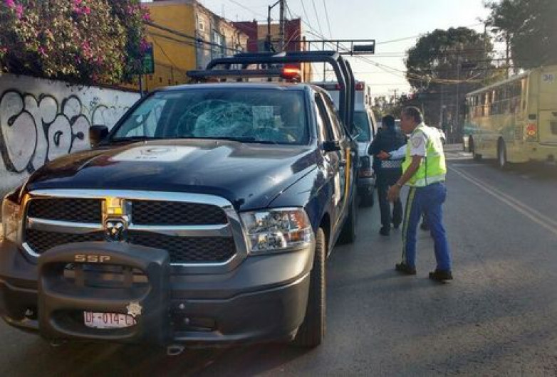En CDMX se enfrentan policías con mototaxistas 