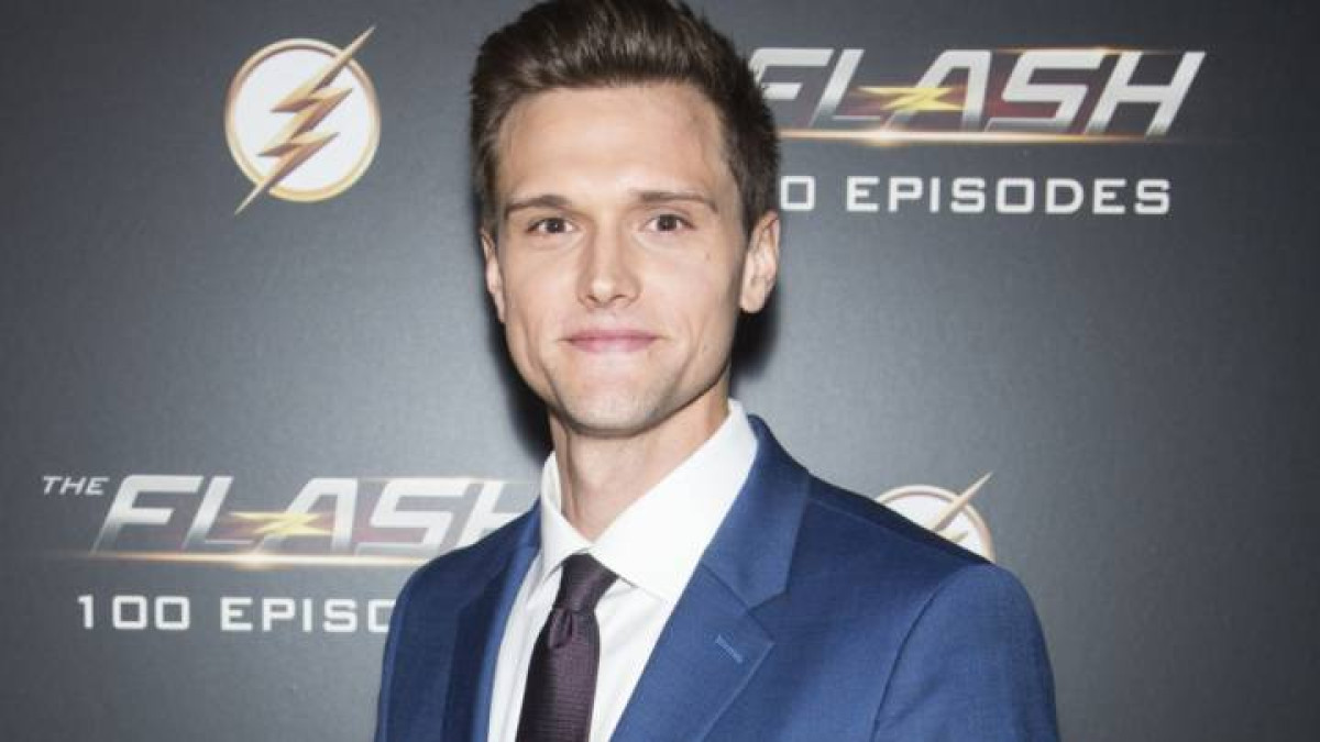 Despiden a actor de “The Flash” por tweest racistas 