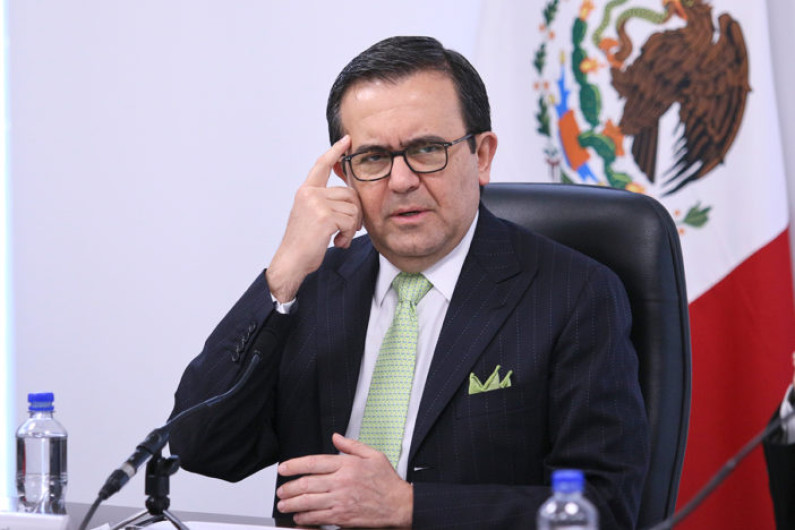 Viaja Ildefonso Guajardo a EU para revisar proceso del TLCAN