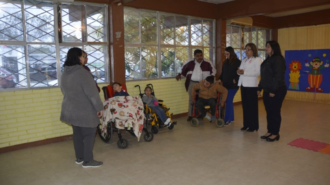 Presidenta del DIF entrega donación a comunidad escolar