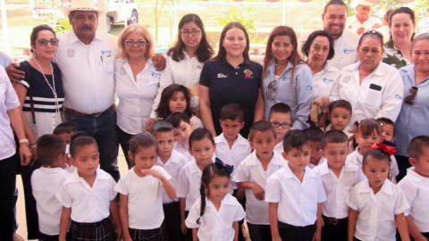 Inauguran cubierta metálica en Jardín de Niños