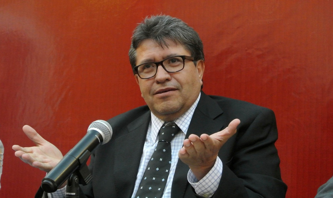 Monreal planea seguir en Morena