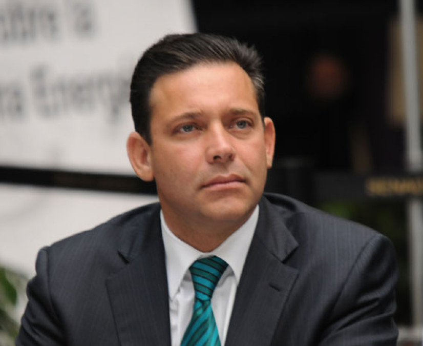 Amparo de Eugenio Hernández es suspendido 