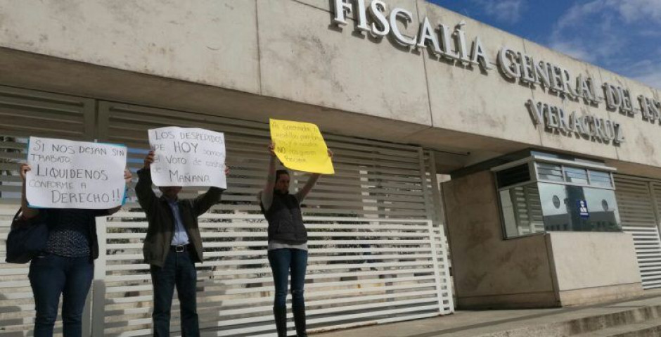 Trabajadores de Fiscalía de Veracruz denuncian despidos injustificados