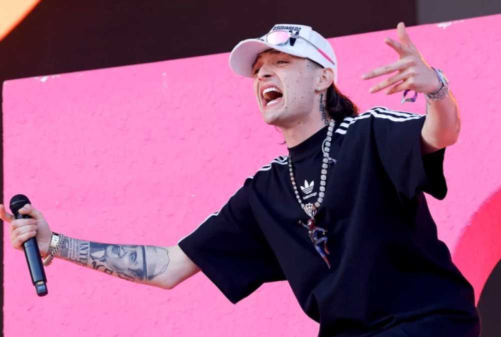 Corridos tumbados "pintan de rosa" el consumo de drogas y uso de armas: AMLO