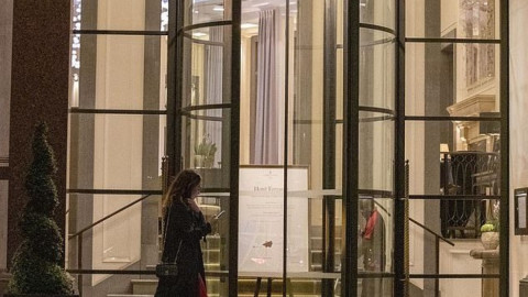 ¿Nuevo romance? Captan a Lily James y Chris Evans juntos en Londres 