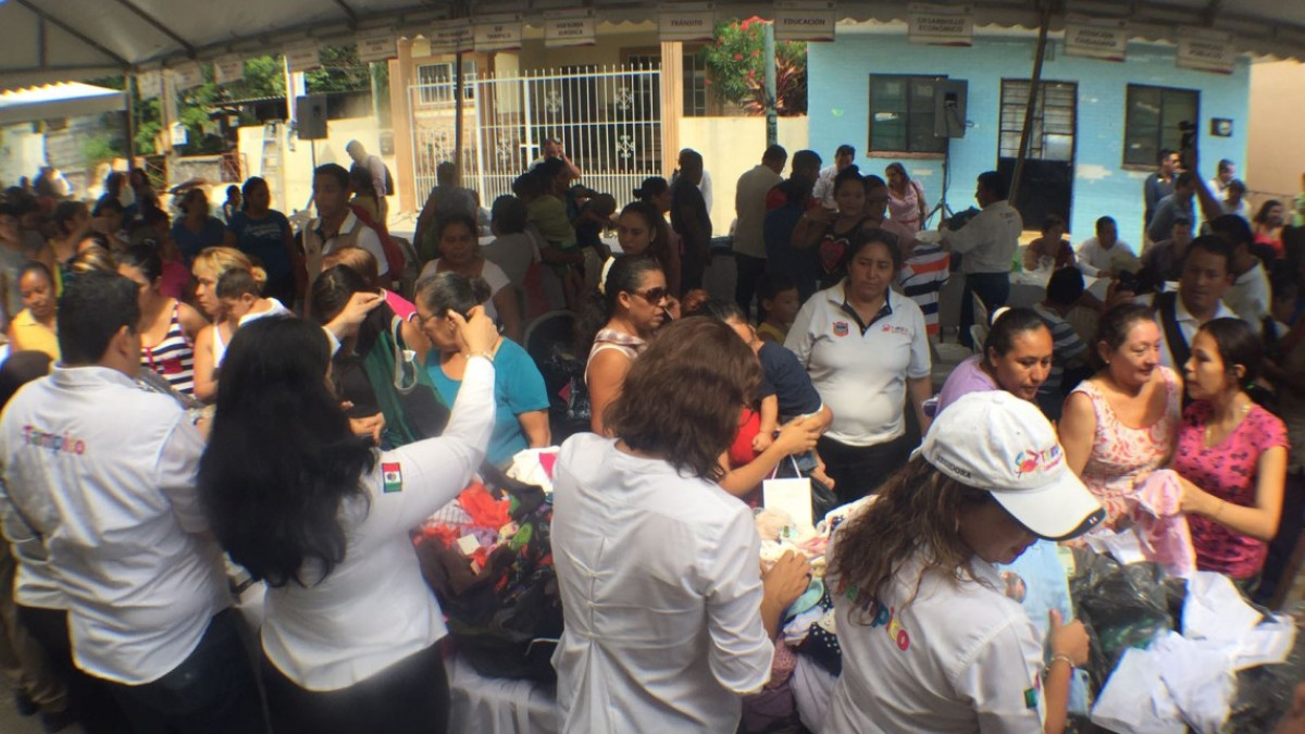 Beneficia Ayuntamiento a residentes de la colonia del Pueblo