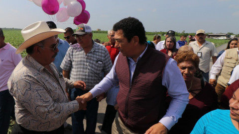 Cristaliza alcalde Mario López anhelo de familias de zona  rural; inaugura pavimentación y barda del panteón