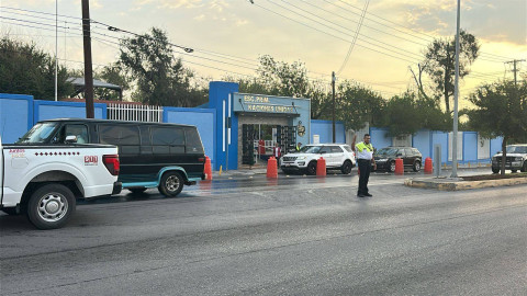 Garantiza Tránsito y Vialidad cruce seguro de estudiantes en primarias de Nuevo Laredo