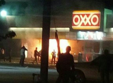 Incendian OXXO en Michoacán, CNTE se deslinda