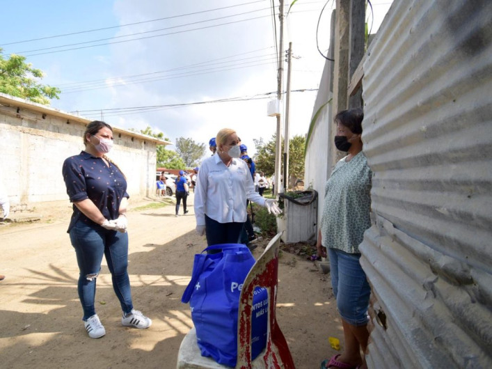 Beneficia Gobierno de Alma Laura Amparán a más familias con apoyos alimenticios